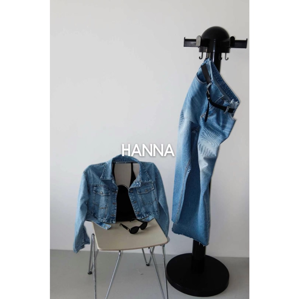 《HSS 韓國代購》正韓 🇰🇷 東大門 挖背純色黑白極簡背心（有罩杯）/高腰束腰牛仔寬褲（附腰帶）-細節圖4