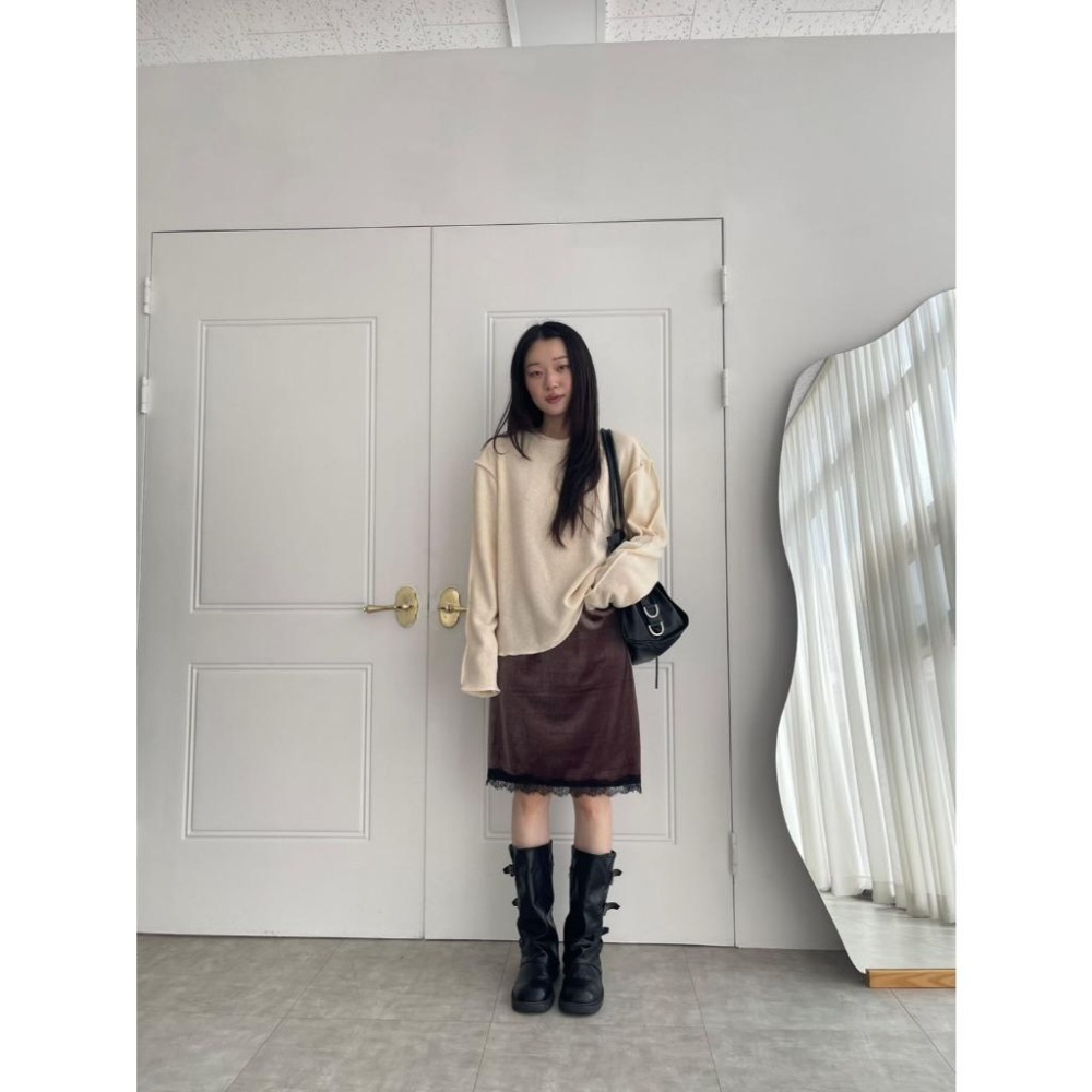 Twins 🇰🇷 韓國代購 東大門 正韓 早秋款 鬆緊腰蕾絲邊絲絨裙-細節圖3
