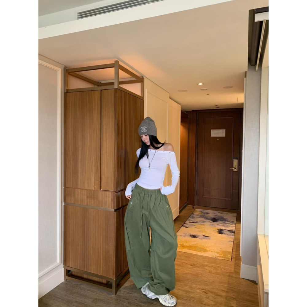 Twins 🇰🇷 韓國代購 東大門 正韓 早秋款 領口鐵圈斜肩上衣-細節圖4