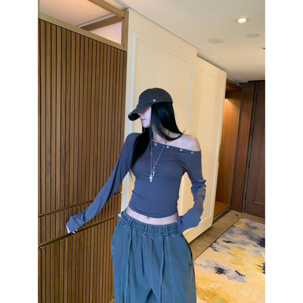 Twins 🇰🇷 韓國代購 東大門 正韓 早秋款 領口鐵圈斜肩上衣-細節圖8