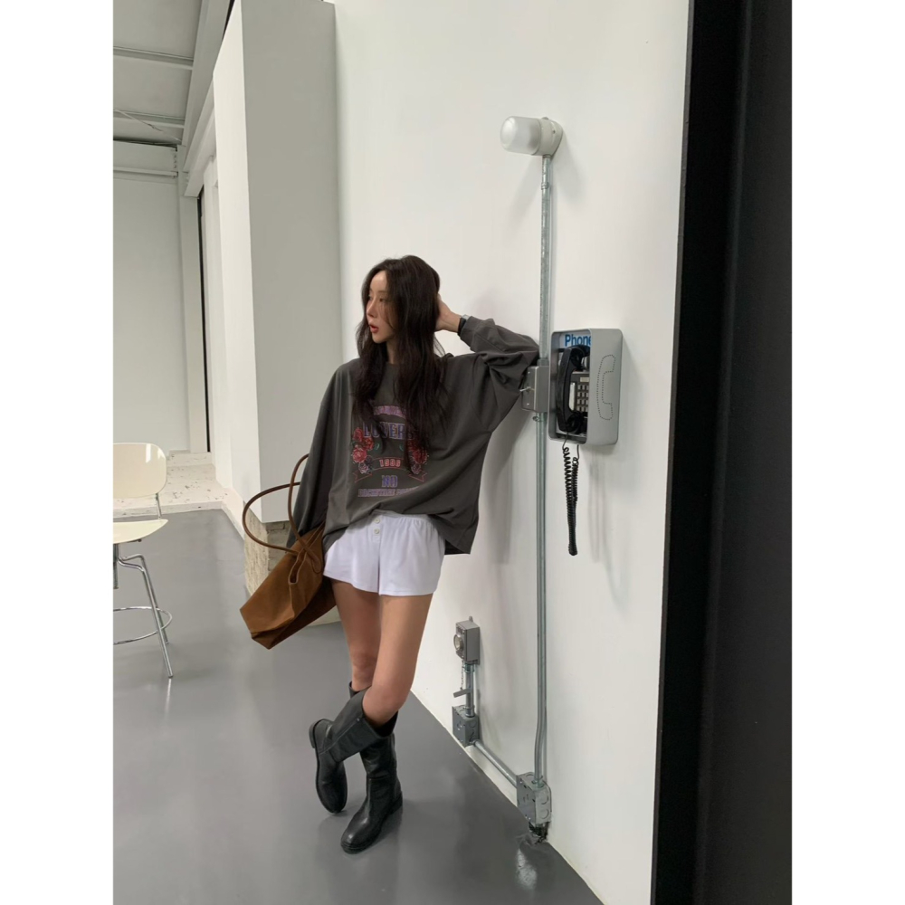 Twins 🇰🇷 韓國代購 東大門 正韓 早秋款 排扣造型中低腰小短褲-細節圖7