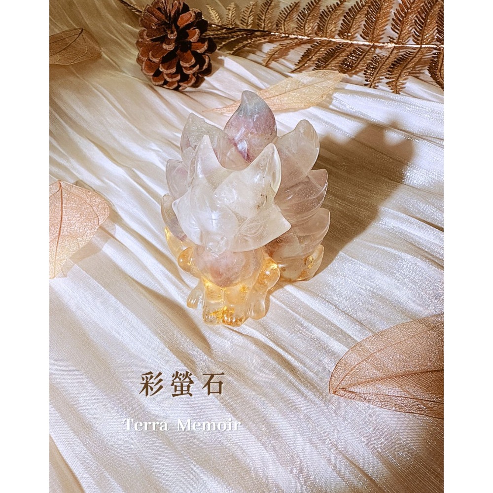 彩螢石水晶碎石九尾狐