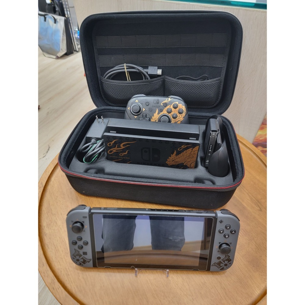【中古/二手】Nintendo Switch 主機 (電力加強版台灣公司貨) -魔物獵人特仕版-細節圖3