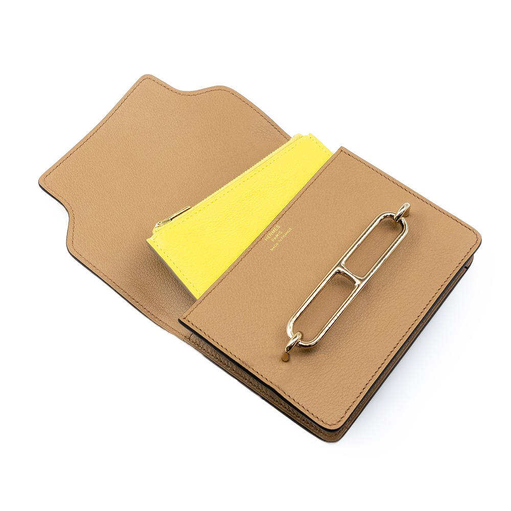 【HERMES 愛馬仕】 HERMES Roulis Slim wallet 豬鼻子錢包 [奶茶/內萊姆綠-香檳金釦]-細節圖5