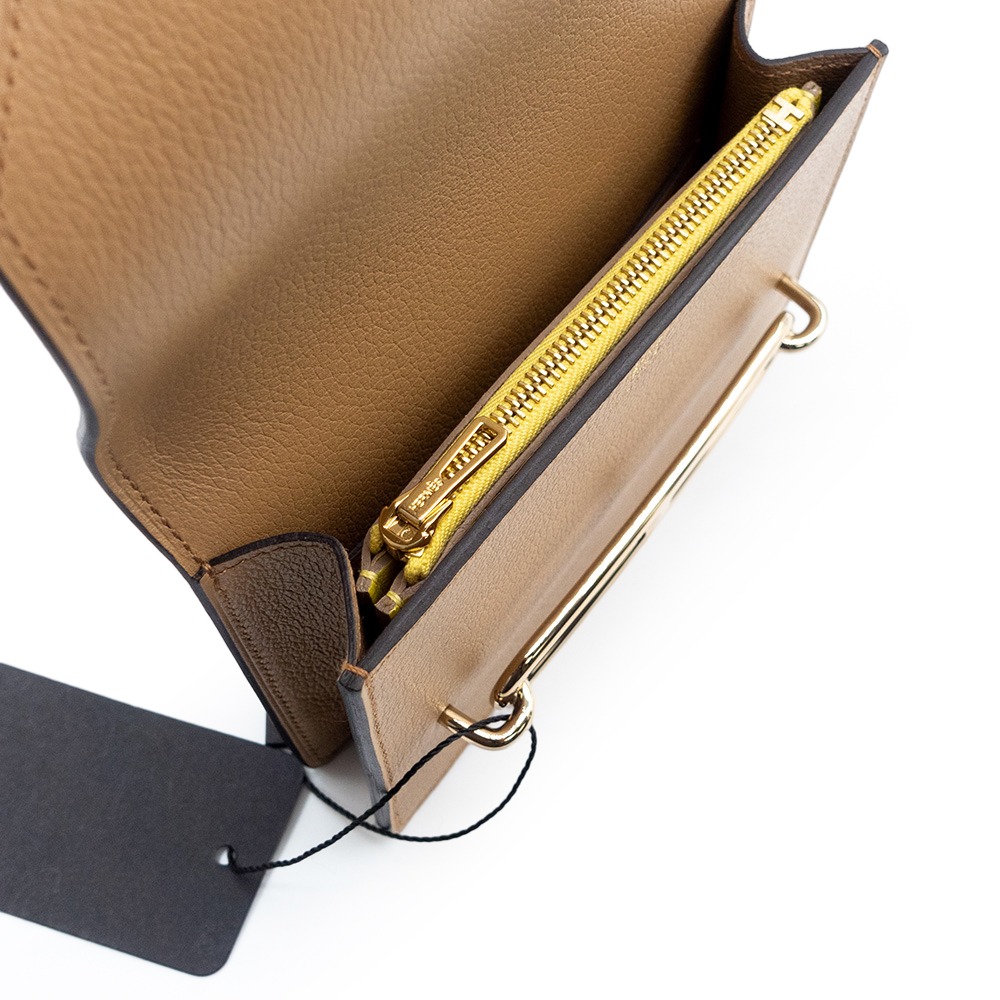 【HERMES 愛馬仕】 HERMES Roulis Slim wallet 豬鼻子錢包 [奶茶/內萊姆綠-香檳金釦]-細節圖6