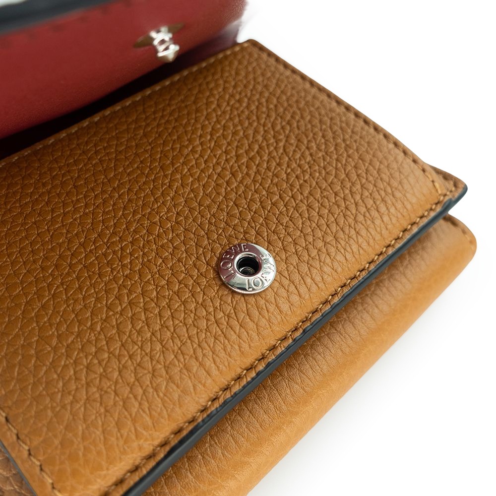 【LOEWE 羅威】 LOEWE 粒面小牛皮拼色三折翻扣短夾  __DVSHOP 保證正貨 台灣現貨不用等-細節圖6