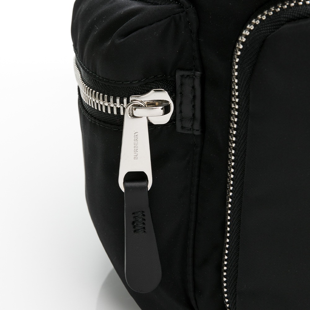 【BURBERRY 巴寶莉】 BURBERRY 尼龍翻釦束口厚背包 (黑)  __DVSHOP 保證正貨 台灣現貨不用等-細節圖5