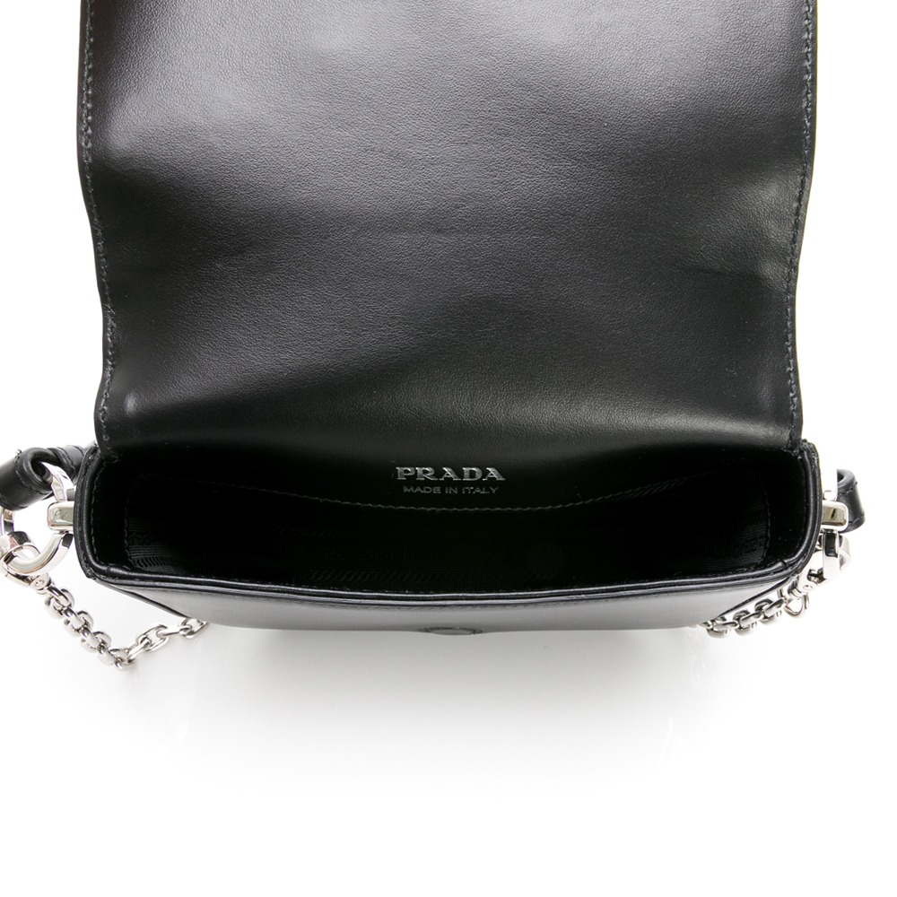 【PRADA 普拉達】 PRADA尼龍+皮革鍊帶 吸釦翻蓋斜背包 (黑)  __DVSHOP 保證正貨 台灣現貨不用等-細節圖4