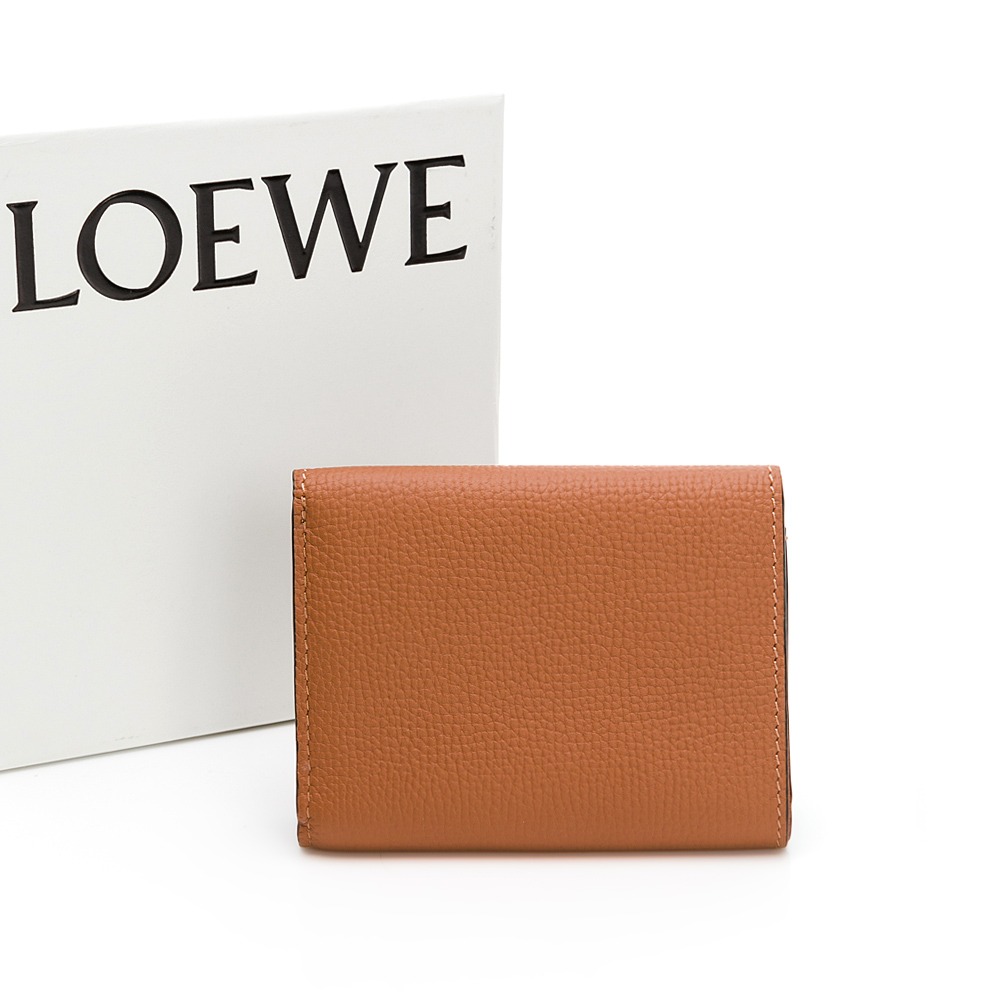 【LOEWE 羅威】 LOEWE 翻蓋釦式三折短夾 (棕)  __DVSHOP 保證正貨 台灣現貨不用等-細節圖3