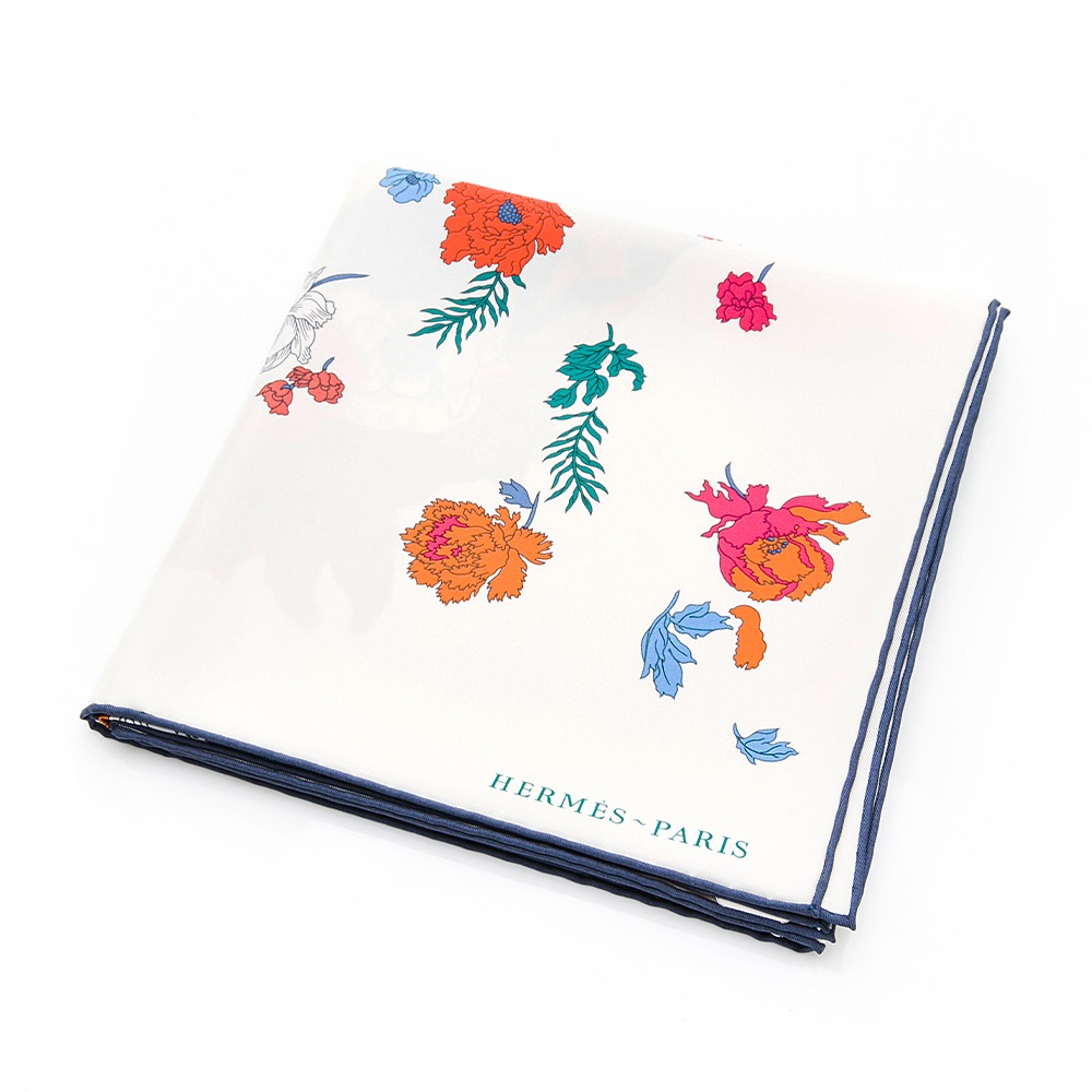 【HERMES 愛馬仕】 HERMES 輕揚花衣方巾 (白)  __DVSHOP 保證正貨 台灣現貨不用等-細節圖2