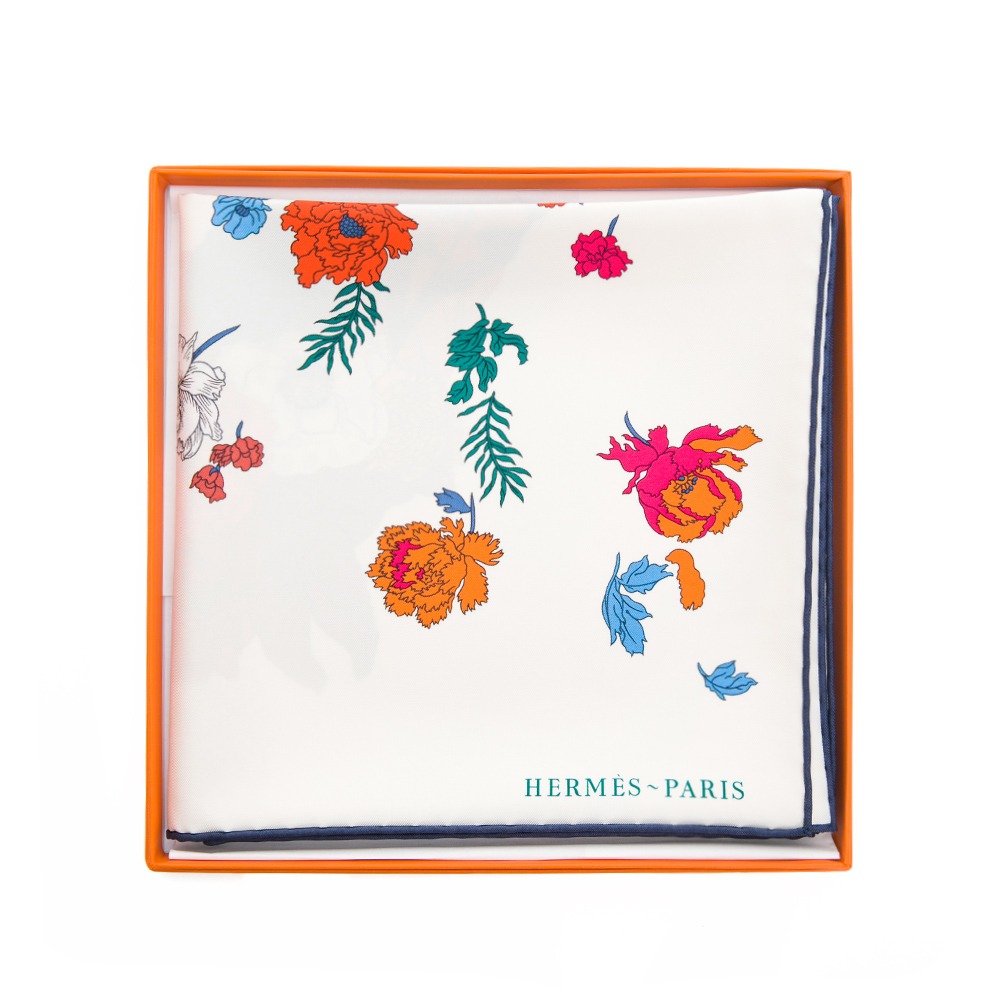 【HERMES 愛馬仕】 HERMES 輕揚花衣方巾 (白)  __DVSHOP 保證正貨 台灣現貨不用等-細節圖3