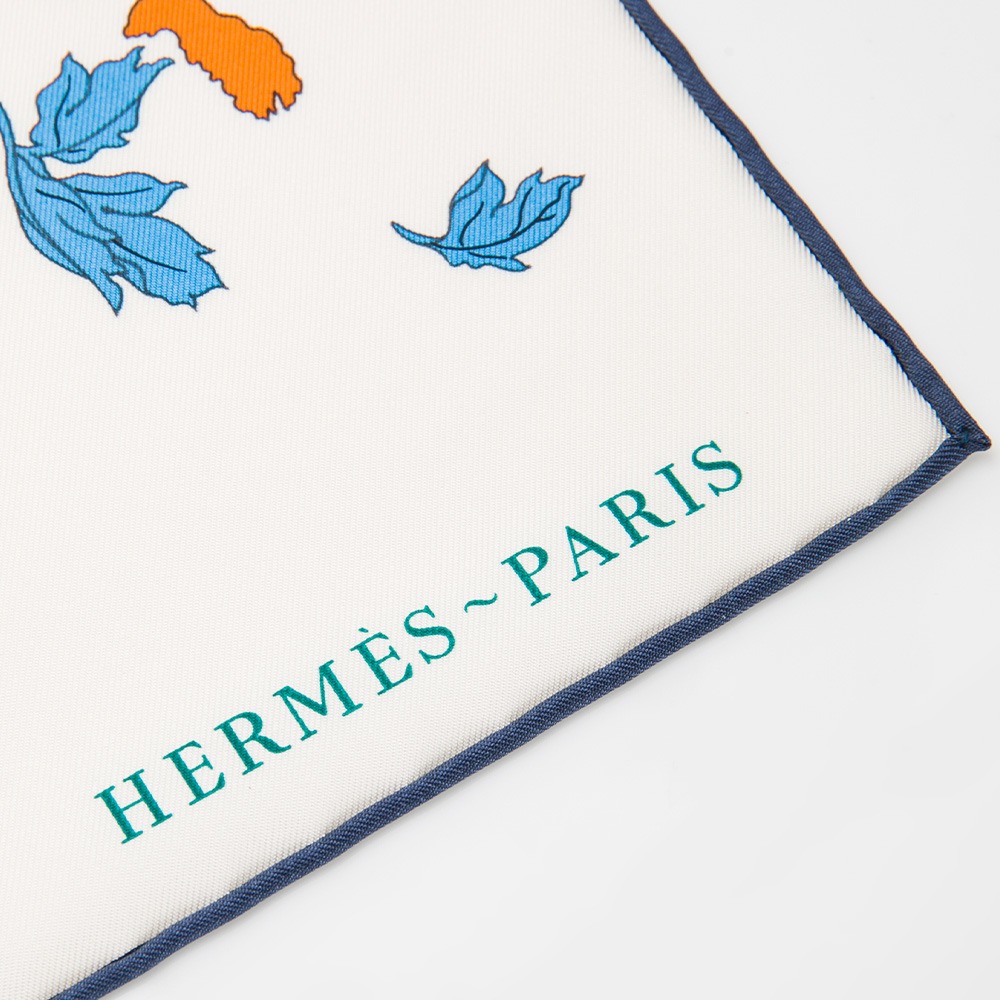【HERMES 愛馬仕】 HERMES 輕揚花衣方巾 (白)  __DVSHOP 保證正貨 台灣現貨不用等-細節圖4