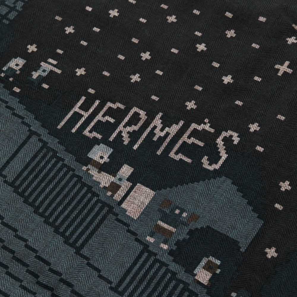 【HERMES 愛馬仕】 HERMES  Faubourg Party scarf 建築物街道 方巾/披肩(深灰)-細節圖4