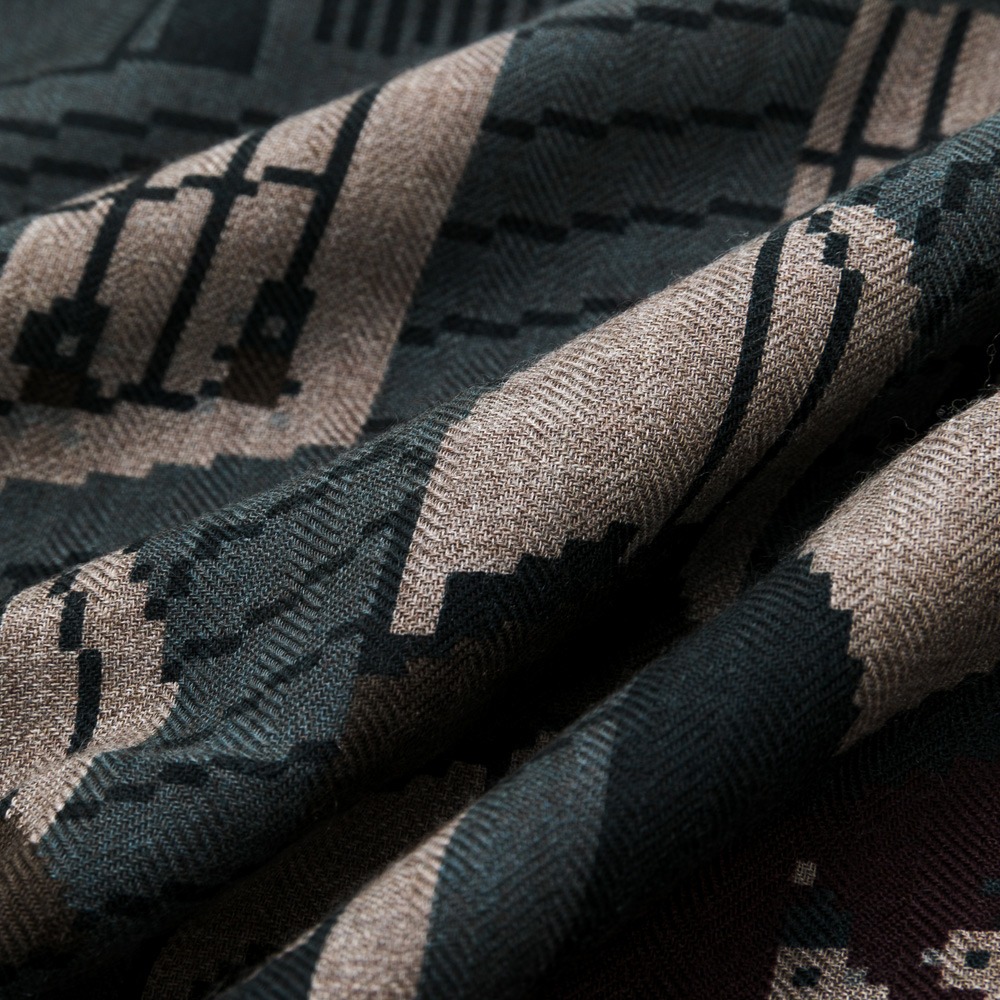 【HERMES 愛馬仕】 HERMES  Faubourg Party scarf 建築物街道 方巾/披肩(深灰)-細節圖6