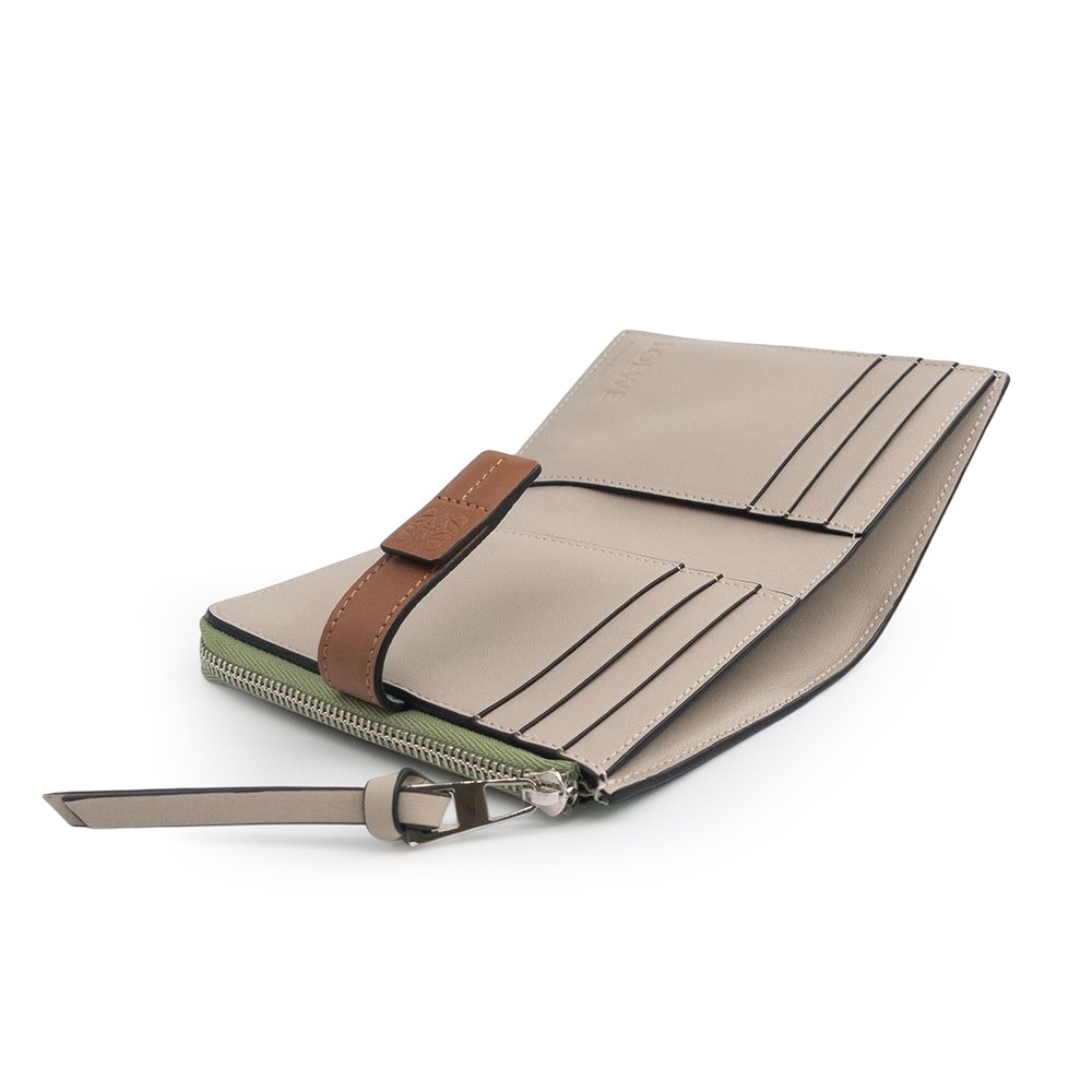 【LOEWE 羅威】 LOEWE 粒面小牛皮拼色L拉鍊雙折短夾 迷迭香/棕褐  __DVSHOP 保證正貨台灣現貨不用等-細節圖4