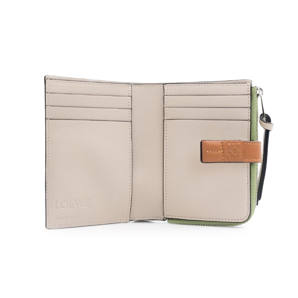 【LOEWE 羅威】 LOEWE 粒面小牛皮拼色L拉鍊雙折短夾 迷迭香/棕褐  __DVSHOP 保證正貨台灣現貨不用等-細節圖5