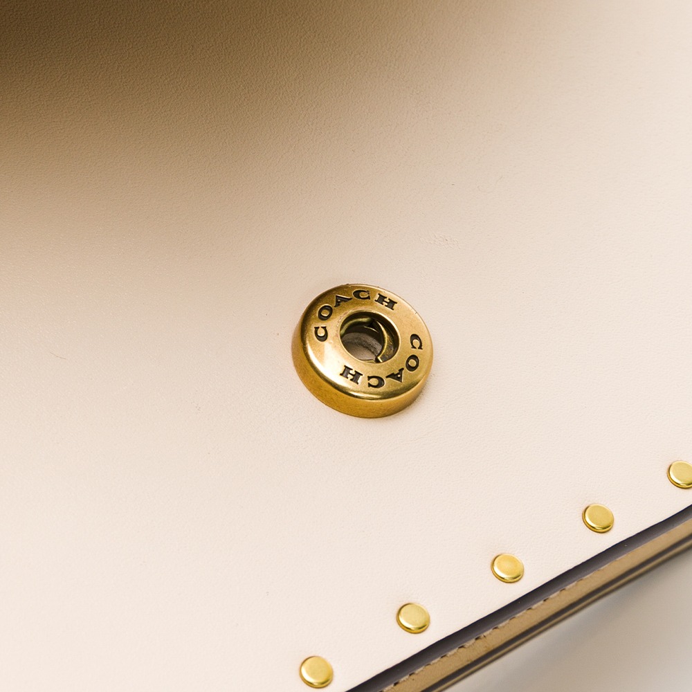 【COACH 蔻馳】COACH  BEAT 金屬環釦帶牛皮手提/斜背包(象牙白)  __DVSHOP 保證正貨 台灣現貨-細節圖6