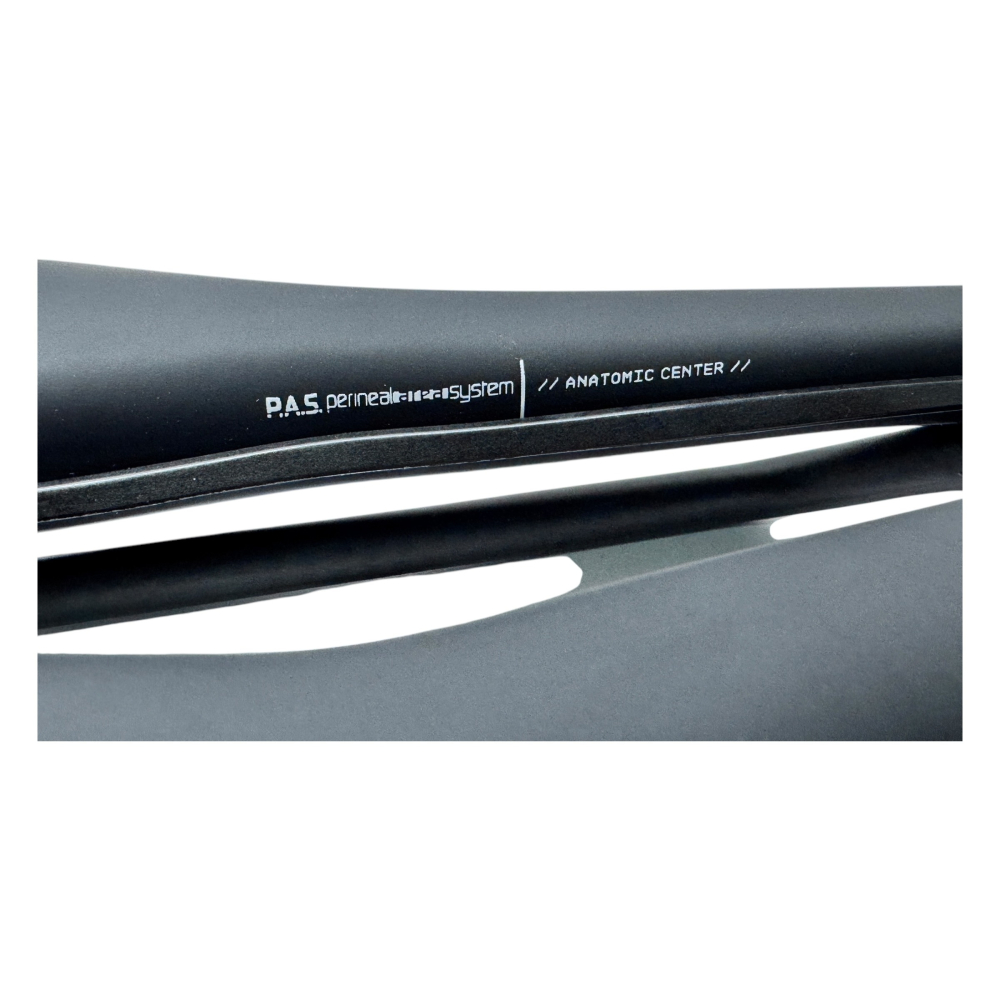 PROLOGO 2024 新款坐墊 PAS 147mm Nago R4 TEAM 碳纖弓坐墊 245x147 mm-細節圖3