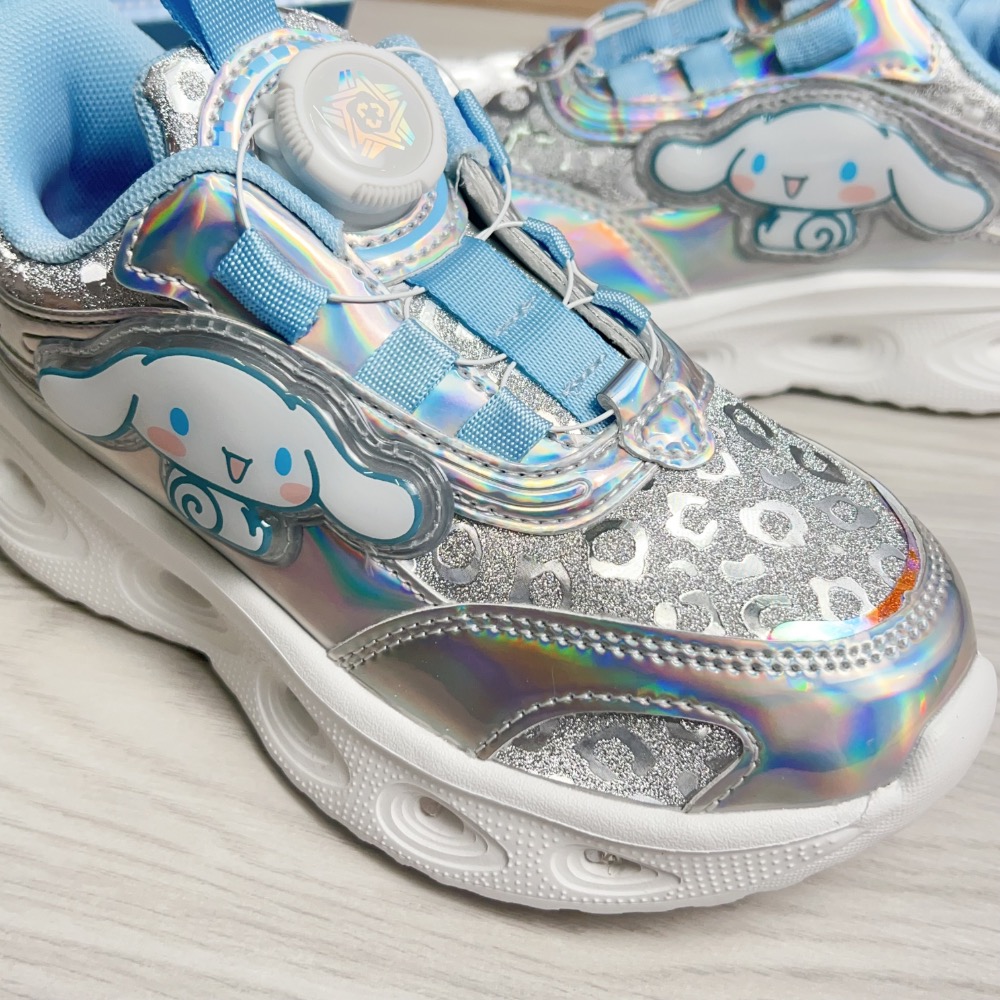 大耳狗 童鞋 旋鈕式運動鞋 走路會閃燈 炫彩銀色 兒童輕量休閒鞋 三麗鷗正版-細節圖3