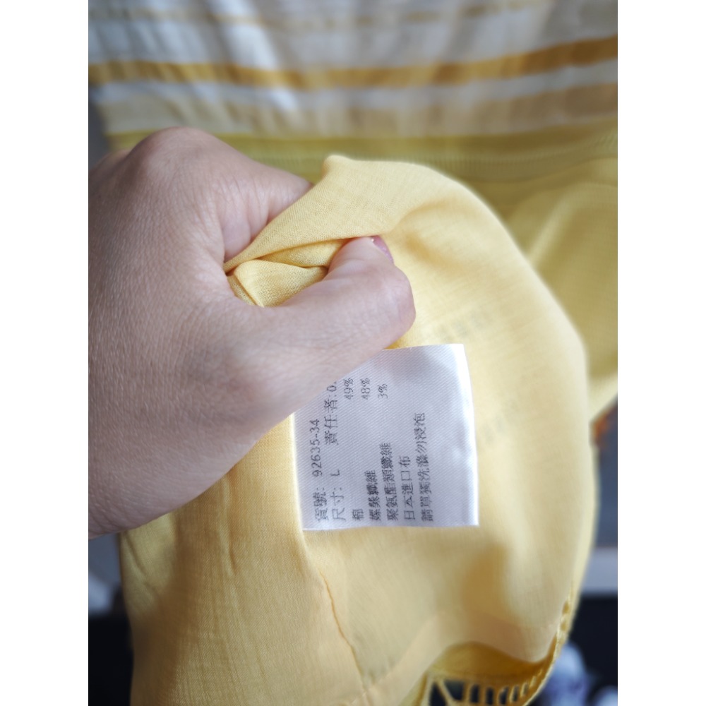 （百貨專櫃）IRIS•鵝黃條紋花邊洋裝-細節圖3