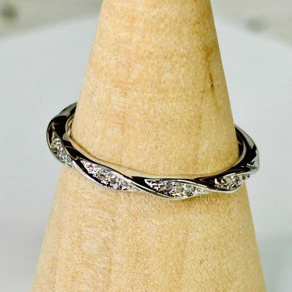 9440MY【小確幸飾品】莫桑鑽S925銀戒指 日韓 輕奢 華麗 白鑽 銀色 可調戒圍 克羅心 莫比烏斯 V字 方糖-細節圖3