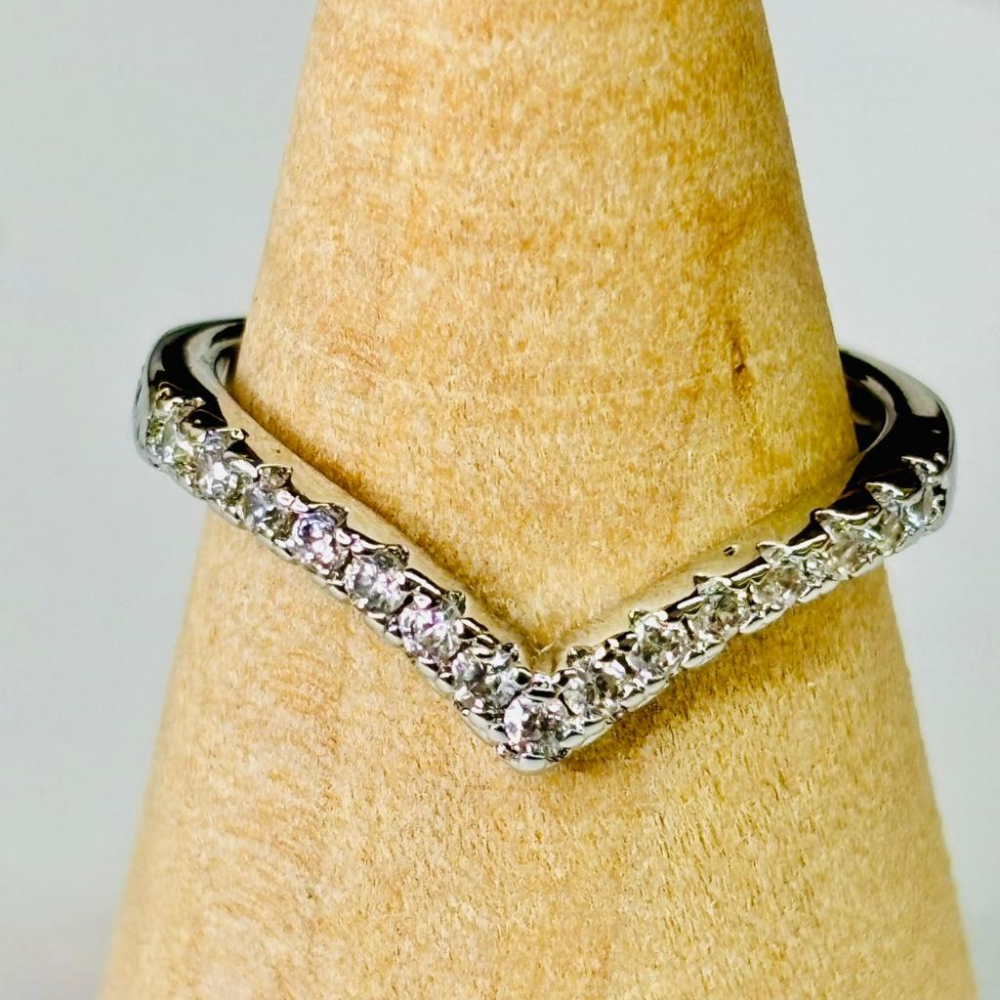 9440MY【小確幸飾品】莫桑鑽S925銀戒指 日韓 輕奢 華麗 白鑽 銀色 可調戒圍 克羅心 莫比烏斯 V字 方糖-細節圖4