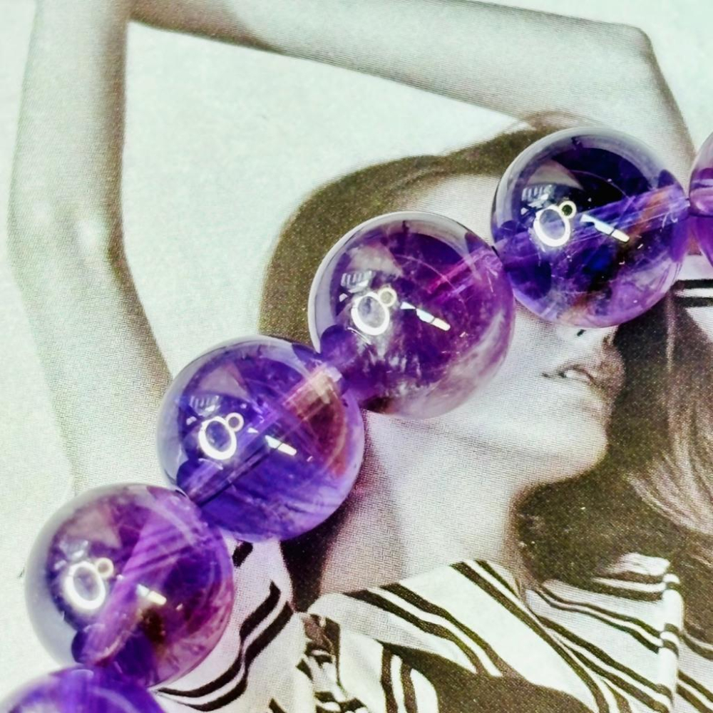 8370AP【小確幸飾品】紫水晶手串 紫兔毛 紫水晶 五行火能量 頂輪療癒 天然礦石-細節圖5