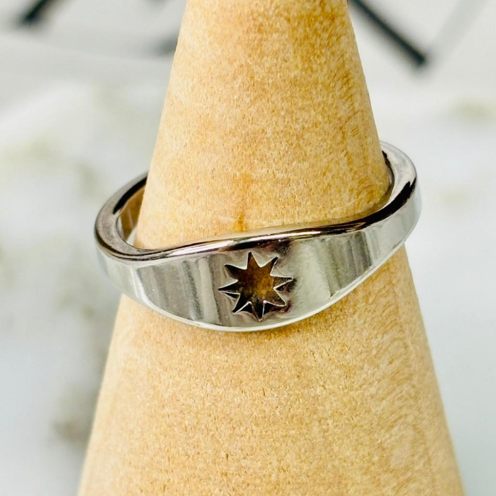 4096MA【小確幸飾品】鈦鋼戒指 抗過敏 不褪色 防水 耐磨 固定戒圍 質感 芒星 日月 太陽 鏤空-細節圖2