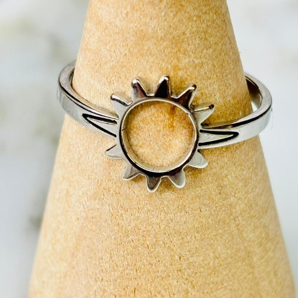 4096MA【小確幸飾品】鈦鋼戒指 抗過敏 不褪色 防水 耐磨 固定戒圍 質感 芒星 日月 太陽 鏤空-細節圖4