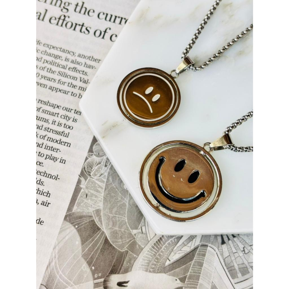 2006MA【小確幸飾品】造型吊墜鈦鋼項鍊 抗過敏 不褪色 旋轉笑臉 雛菊 小蠻腰 幾何方塊 雙鍊 黑色 愛心 字母熊-細節圖2