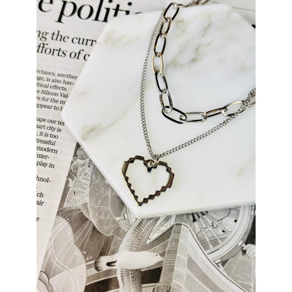 2006MA【小確幸飾品】造型吊墜鈦鋼項鍊 抗過敏 不褪色 旋轉笑臉 雛菊 小蠻腰 幾何方塊 雙鍊 黑色 愛心 字母熊-細節圖7