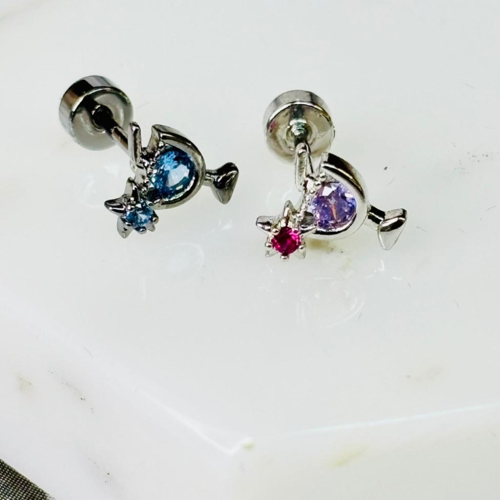 【小確幸飾品】醫療鋼鎖珠造型耳釘 貼耳 輕奢 日韓 百搭 金 銀 白鋯 藍鋯 粉鋯 兔兔 貓咪 柴犬 酒杯-細節圖4