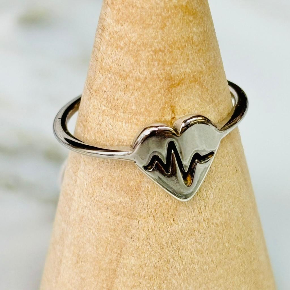 4088MA【小確幸飾品】鈦鋼戒指 抗過敏 不褪色 防水 耐磨 固定戒圍 質感 心跳 愛心 雙心 三心 半圈 正反 鏤空-細節圖3