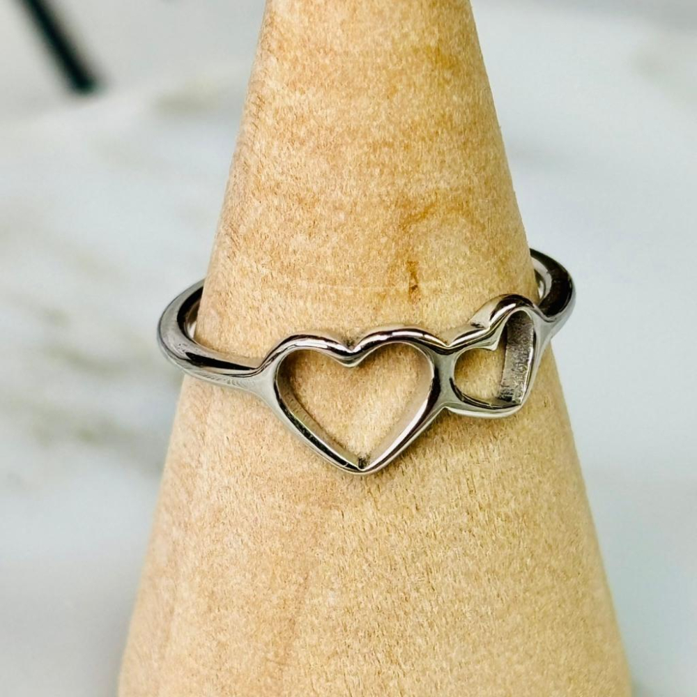 4088MA【小確幸飾品】鈦鋼戒指 抗過敏 不褪色 防水 耐磨 固定戒圍 質感 心跳 愛心 雙心 三心 半圈 正反 鏤空-細節圖4