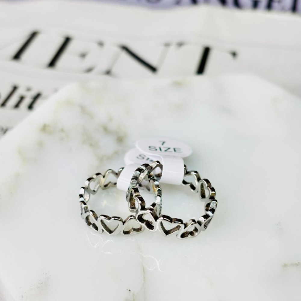 4088MA【小確幸飾品】鈦鋼戒指 抗過敏 不褪色 防水 耐磨 固定戒圍 質感 心跳 愛心 雙心 三心 半圈 正反 鏤空-細節圖8