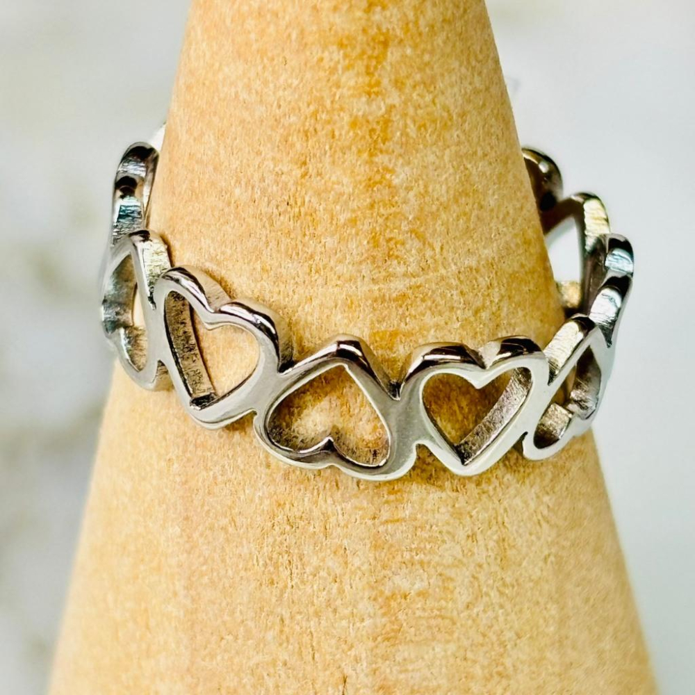 4088MA【小確幸飾品】鈦鋼戒指 抗過敏 不褪色 防水 耐磨 固定戒圍 質感 心跳 愛心 雙心 三心 半圈 正反 鏤空-細節圖9