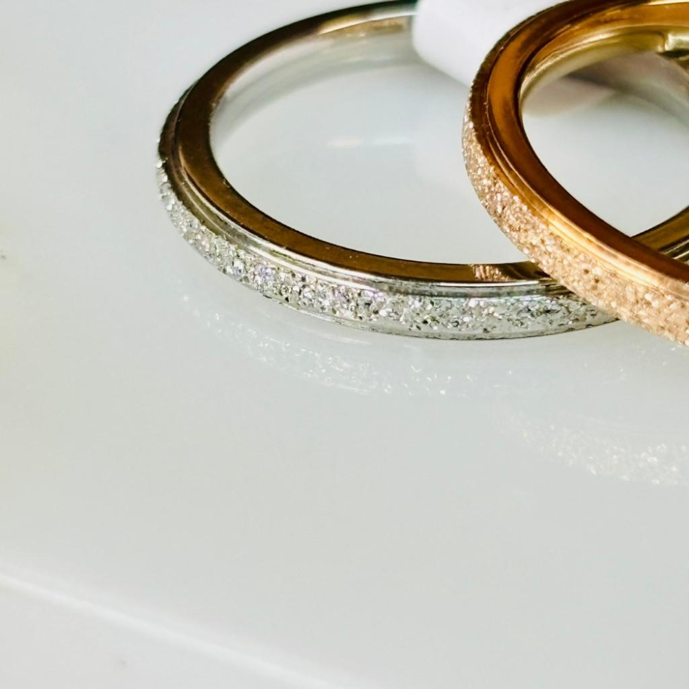 4059MA【小確幸飾品】鈦鋼戒指 抗過敏 不褪色 防水 耐磨 固定戒圍 磨砂 質感 金色 玫瑰金 銀色 戒寬2mm-細節圖4