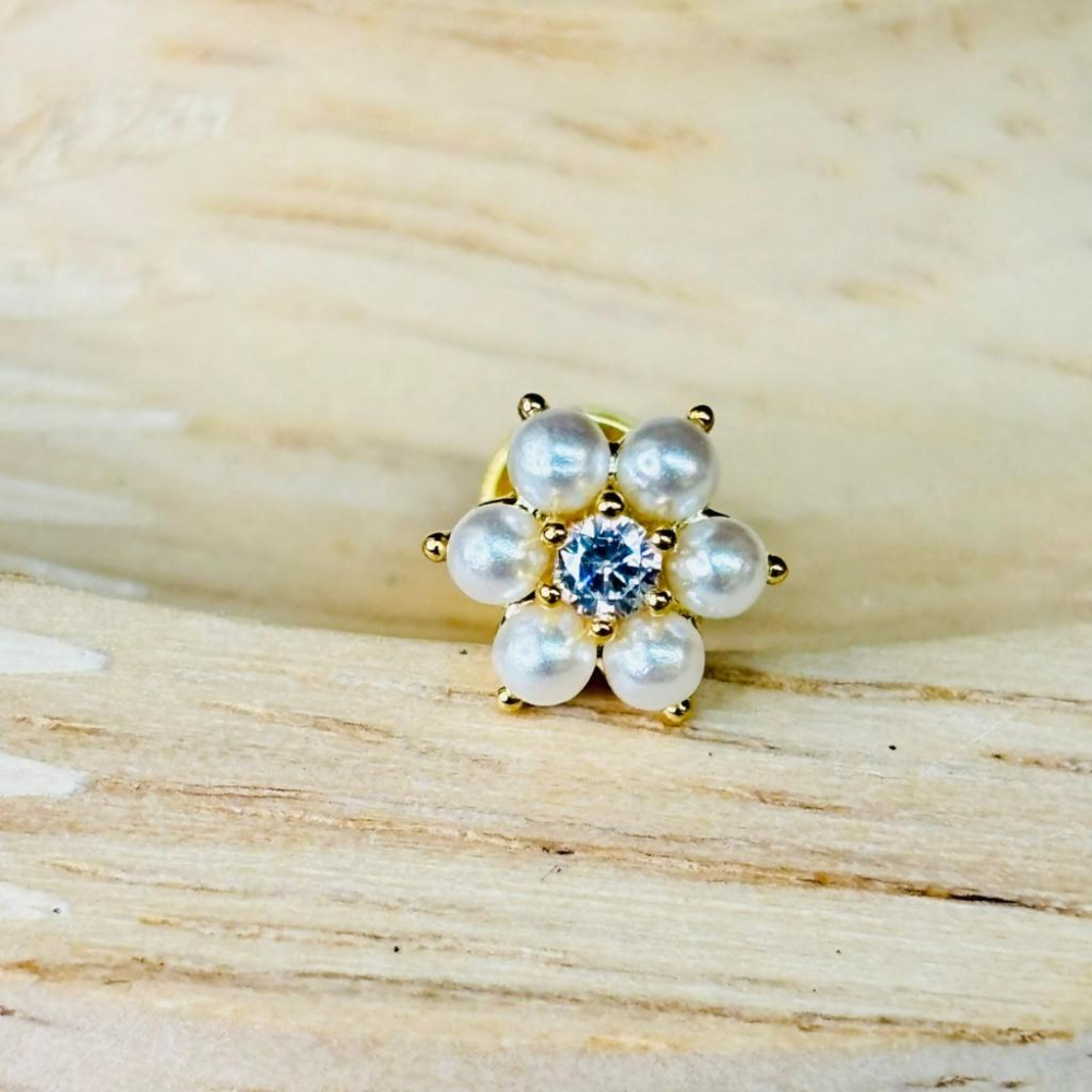 1024AP【小確幸飾品】醫療鋼鎖珠耳釘 抗過敏 不褪色 防水 耐磨 5A鋯石 貼耳 輕奢 日韓 百搭 白貝 珍珠花-細節圖2