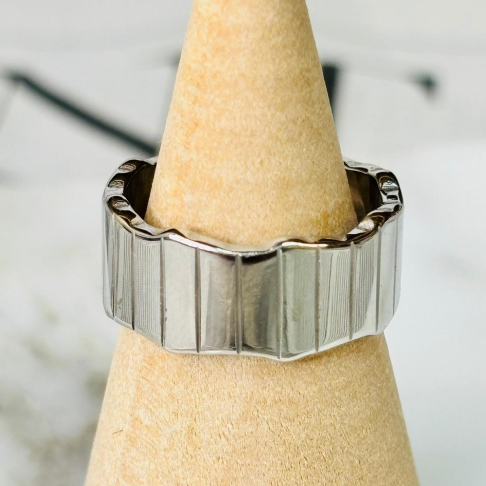 4101MA【小確幸飾品】鈦鋼戒指 抗過敏 不褪色 防水 耐磨 固定戒圍 質感 花朵 不規則長方波浪 鏤空蝴蝶 鏤空交叉-細節圖4