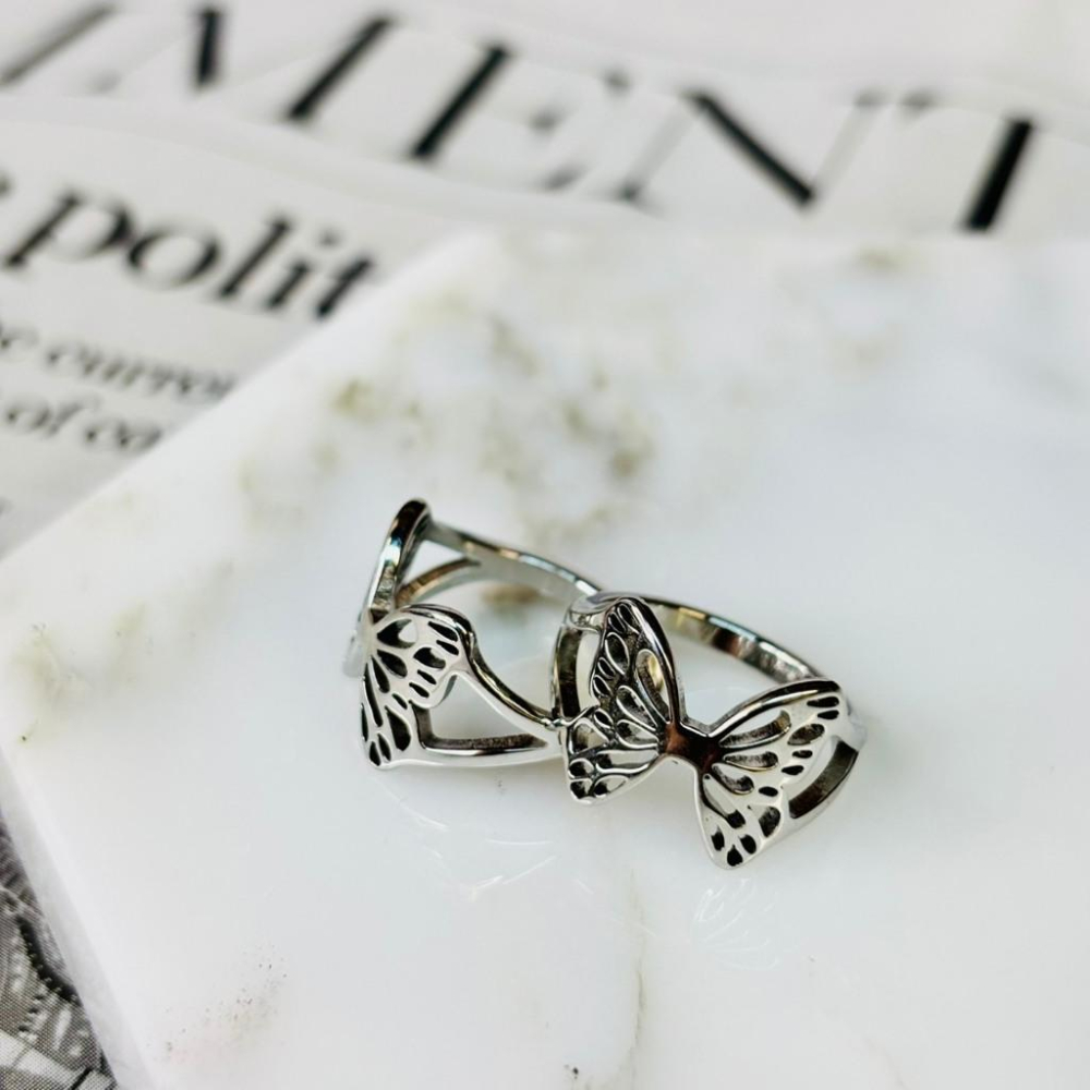 4101MA【小確幸飾品】鈦鋼戒指 抗過敏 不褪色 防水 耐磨 固定戒圍 質感 花朵 不規則長方波浪 鏤空蝴蝶 鏤空交叉-細節圖6