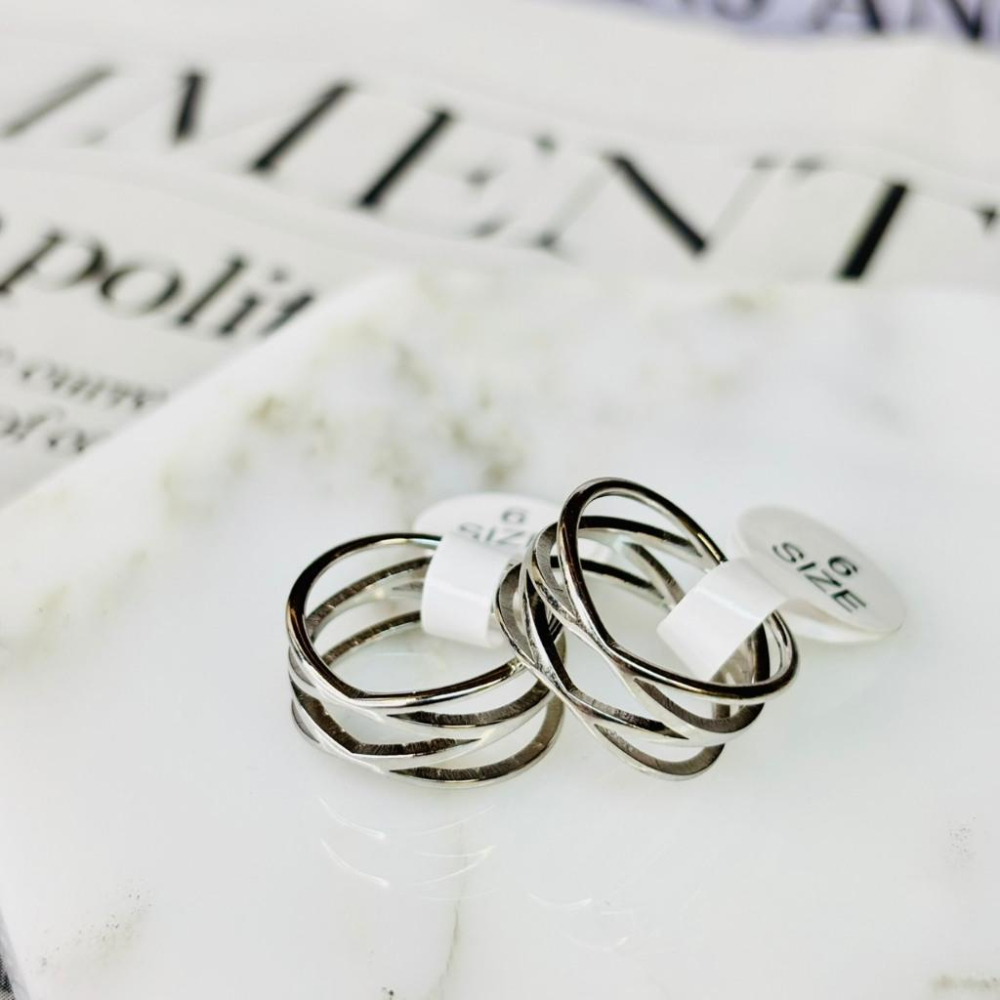 4101MA【小確幸飾品】鈦鋼戒指 抗過敏 不褪色 防水 耐磨 固定戒圍 質感 花朵 不規則長方波浪 鏤空蝴蝶 鏤空交叉-細節圖8