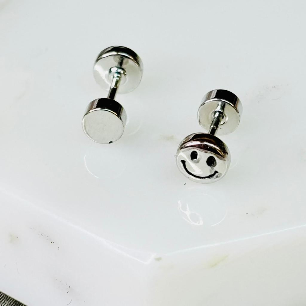 【小確幸飾品】醫療鋼鎖珠造型耳釘 貼耳 輕奢 日韓 百搭 笑臉 方塊 金 銀 雛菊 白鋯愛心 藍鋯愛心-細節圖2