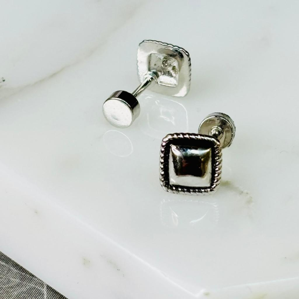 【小確幸飾品】醫療鋼鎖珠造型耳釘 貼耳 輕奢 日韓 百搭 笑臉 方塊 金 銀 雛菊 白鋯愛心 藍鋯愛心-細節圖3