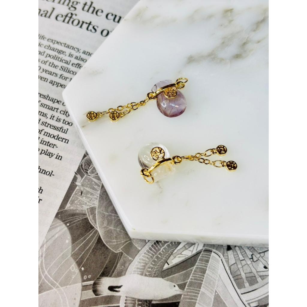 8543AP【小確幸飾品】水晶吊飾 紫水晶 白水晶 黃水晶 粉水晶 海藍寶 行星 福袋 魚尾鈴鐺 招財貓 禮物盒子-細節圖4