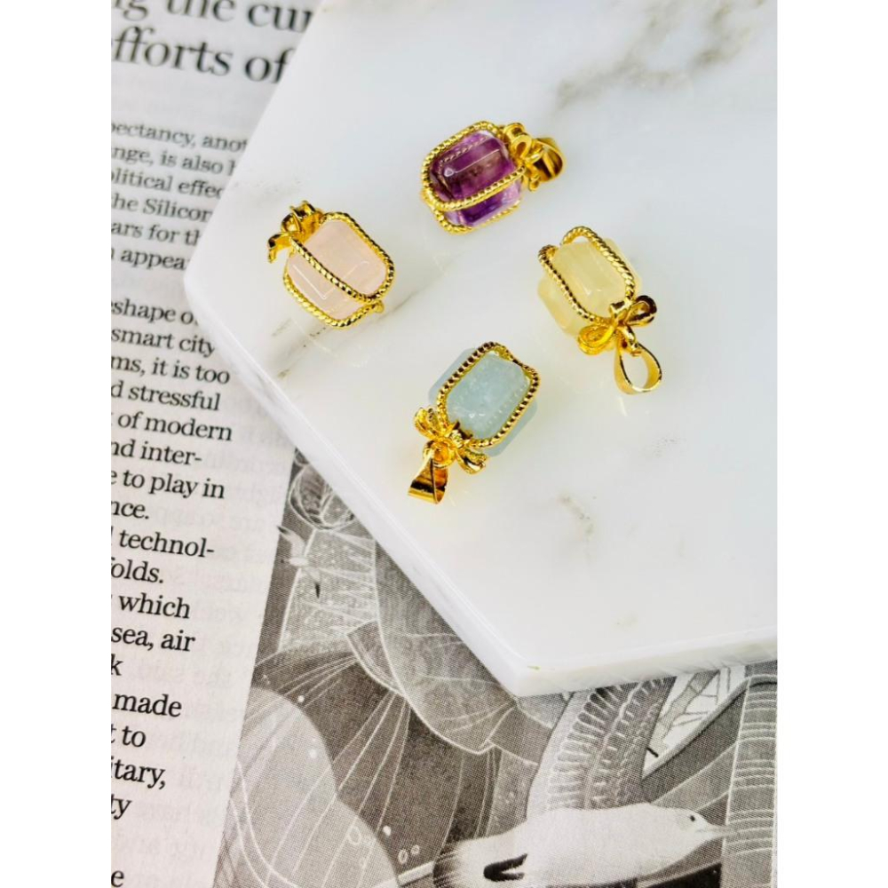 8543AP【小確幸飾品】水晶吊飾 紫水晶 白水晶 黃水晶 粉水晶 海藍寶 行星 福袋 魚尾鈴鐺 招財貓 禮物盒子-細節圖7