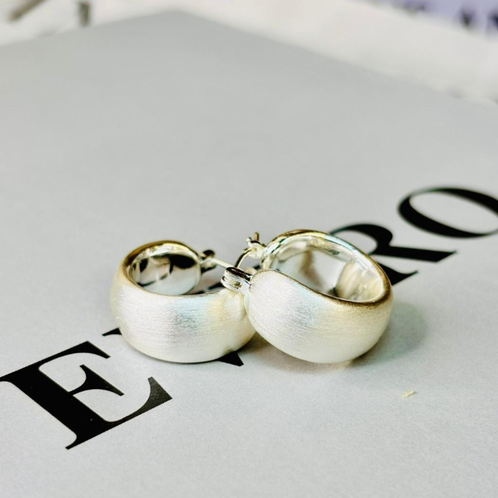 1010AP【小確幸飾品】流行耳飾 耳環 耳扣 金色 銀色 雙C 愛心 水滴 撞色 拉絲 麻花-細節圖6