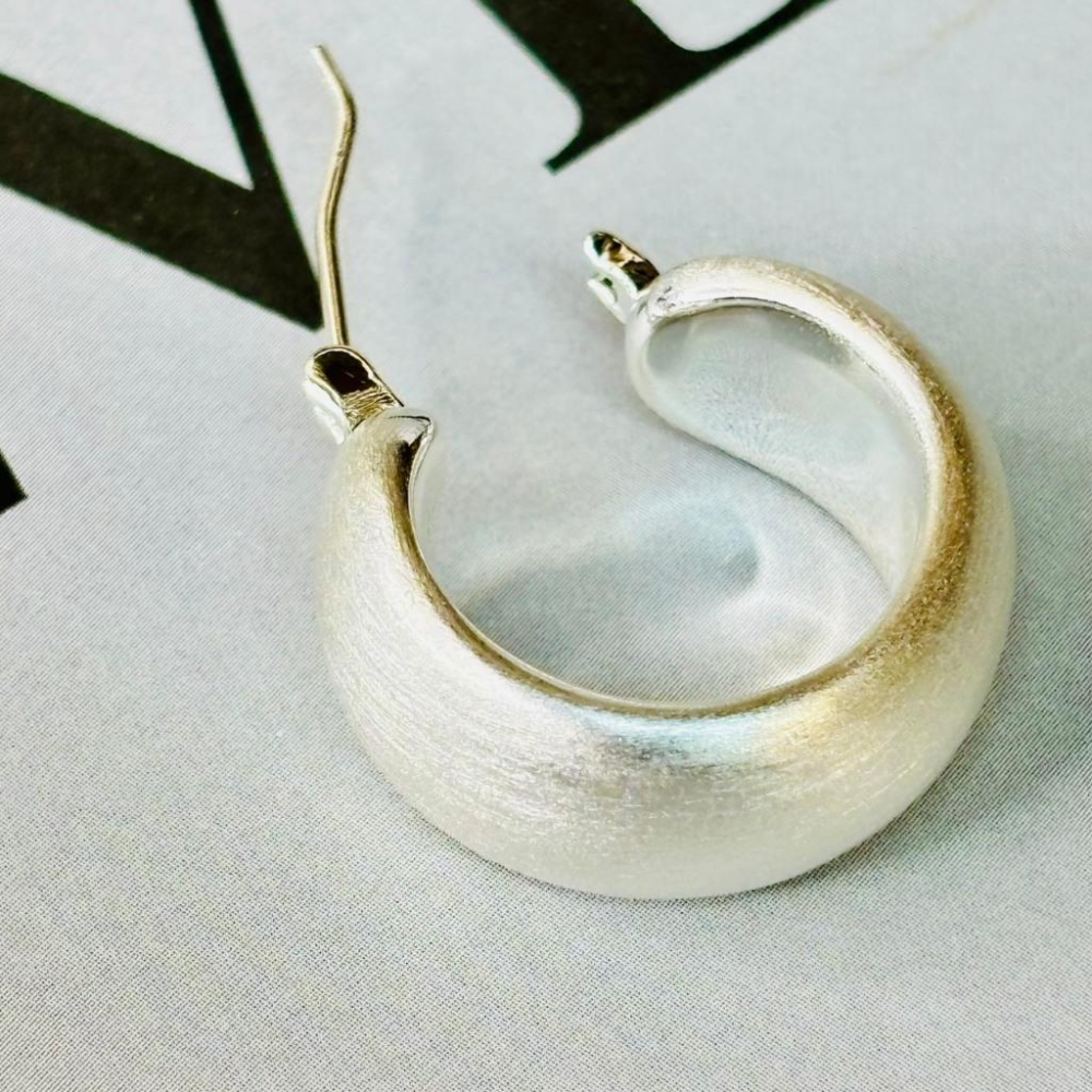 1010AP【小確幸飾品】流行耳飾 耳環 耳扣 金色 銀色 雙C 愛心 水滴 撞色 拉絲 麻花-細節圖7