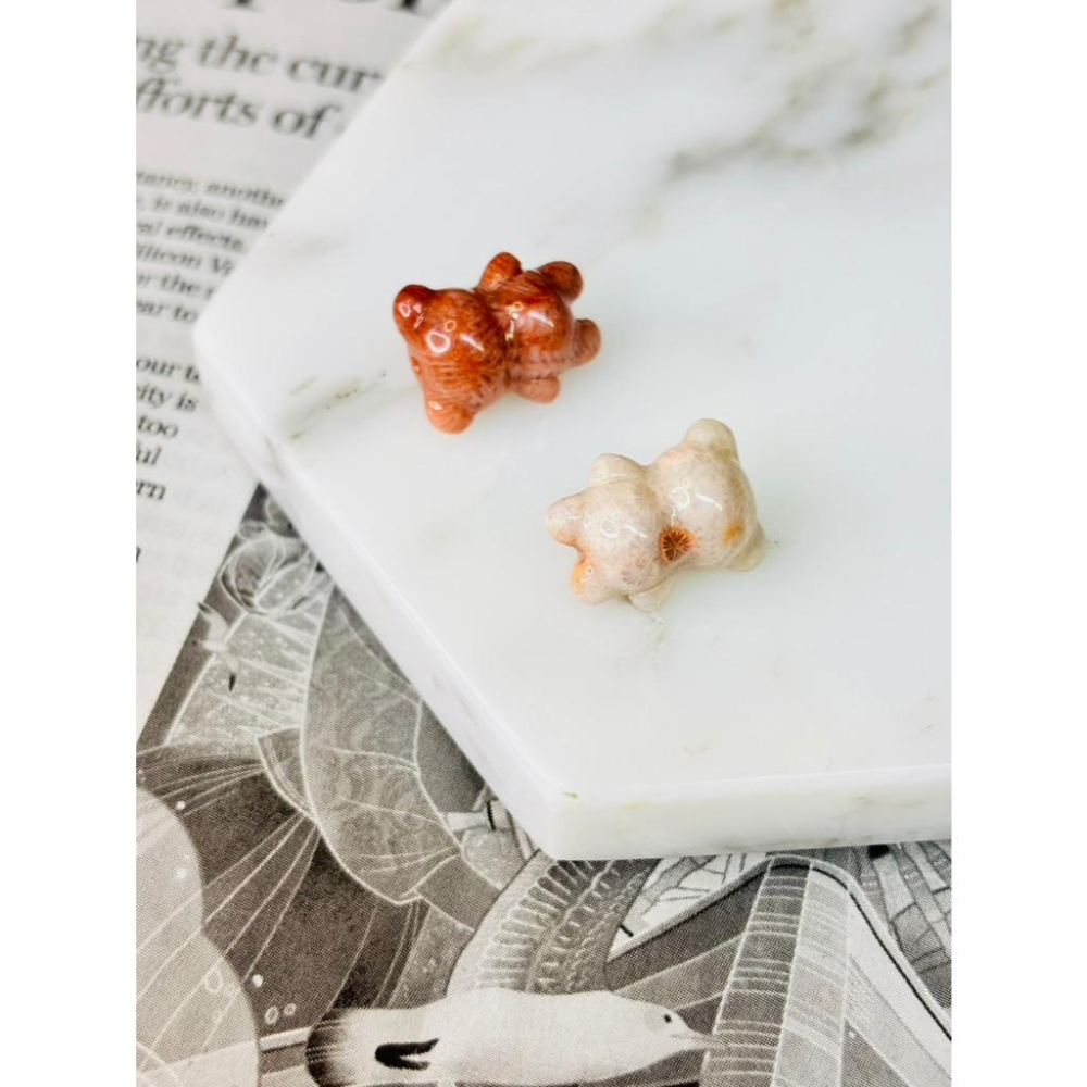 【小確幸飾品】水晶吊飾 螢石 金曜石 珊瑚玉 青提奶蓋岫玉 粉水晶 草莓晶 招財貓 泰迪 坐熊 熊熊-細節圖4