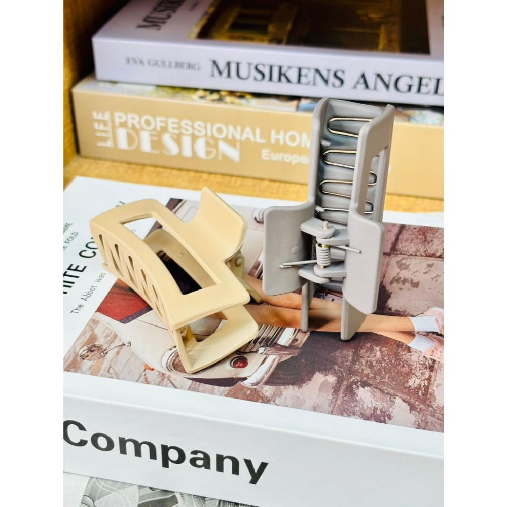 5013DE【小確幸飾品】馬尾抓夾 中型 大型 日韓 簡約 質感 米白 冰河藍 深海藍 淺咖 深咖 紫羅蘭 薄荷綠-細節圖6