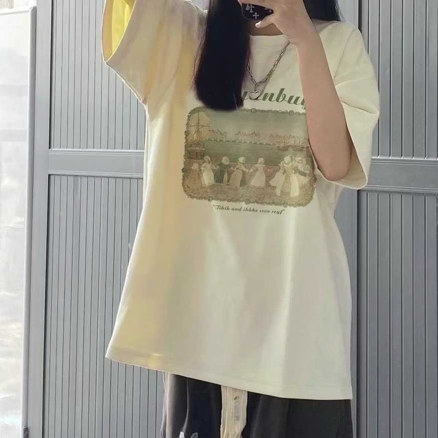 ✨台灣現貨✨100%純棉古典華爾滋短袖｜可愛油畫風T恤｜百搭白色正肩慵懶風｜二色（白/奶黃）-細節圖2
